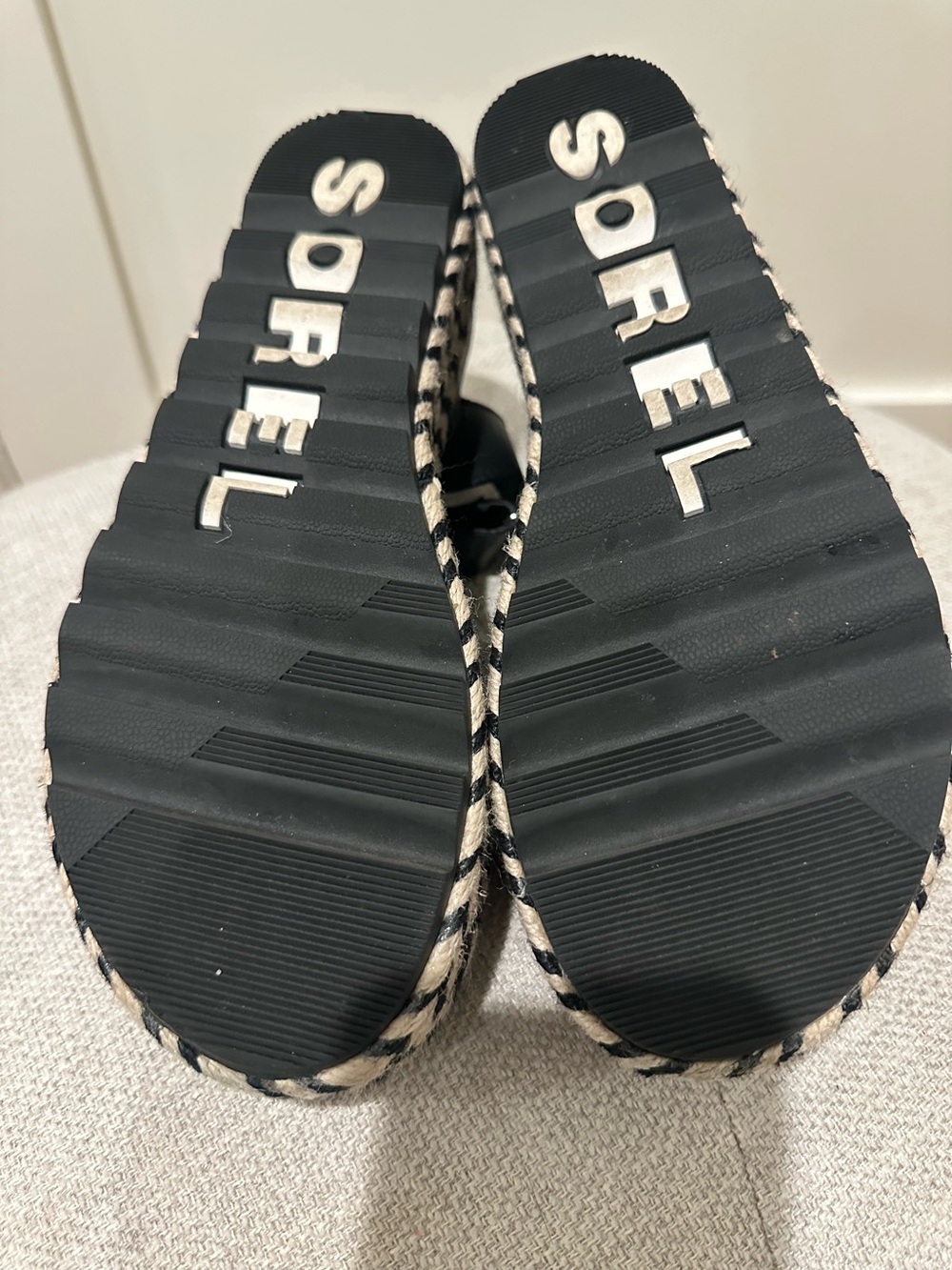 Sorel size 8 “Cameron” flatform sandal with black and natural base - Picture 10 of 11